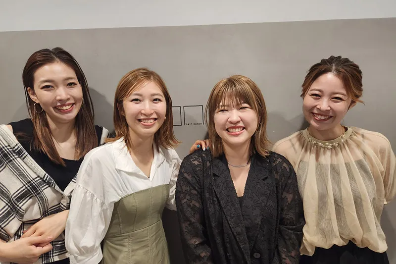 大人の女性の悩みに寄り添うスタッフ